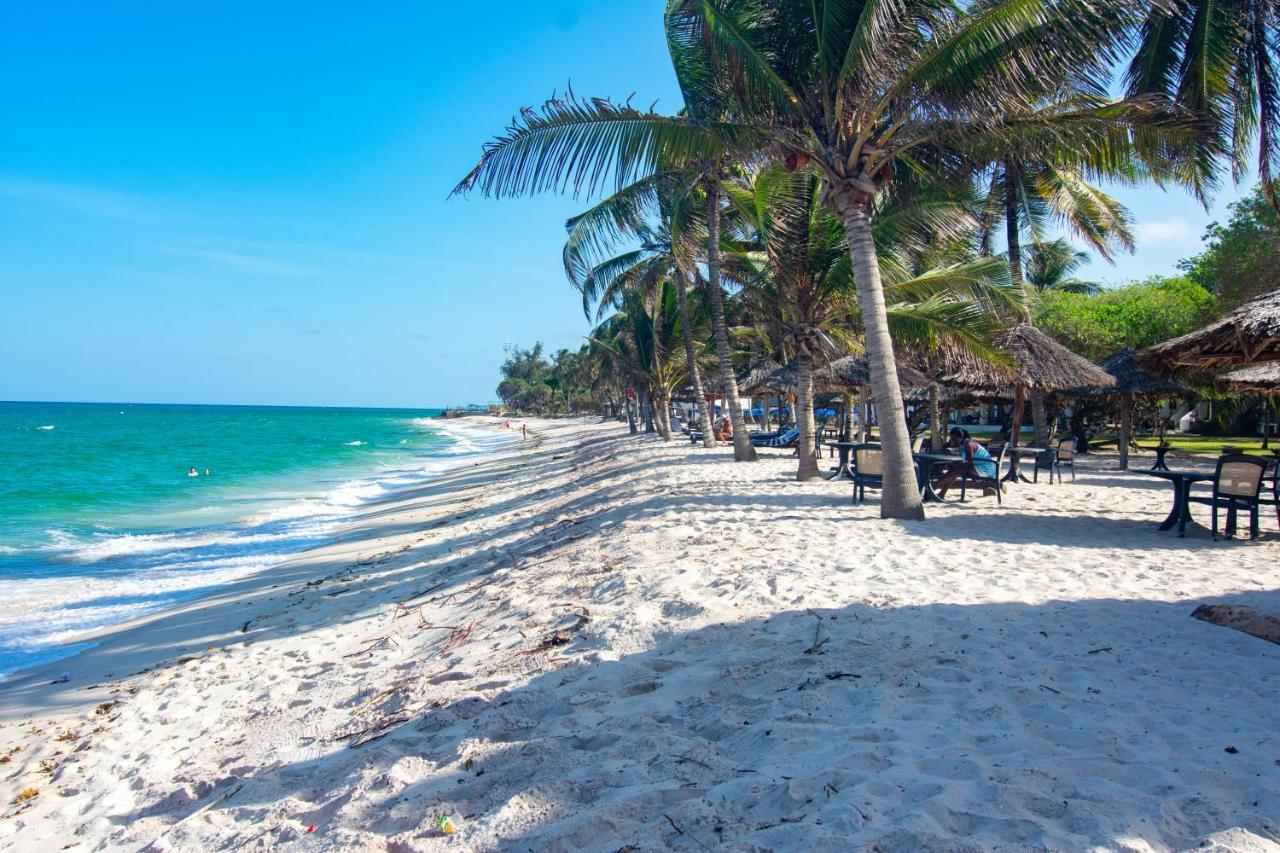 Jacaranda Indian Ocean Beach Resort Diani Beach Exterior foto